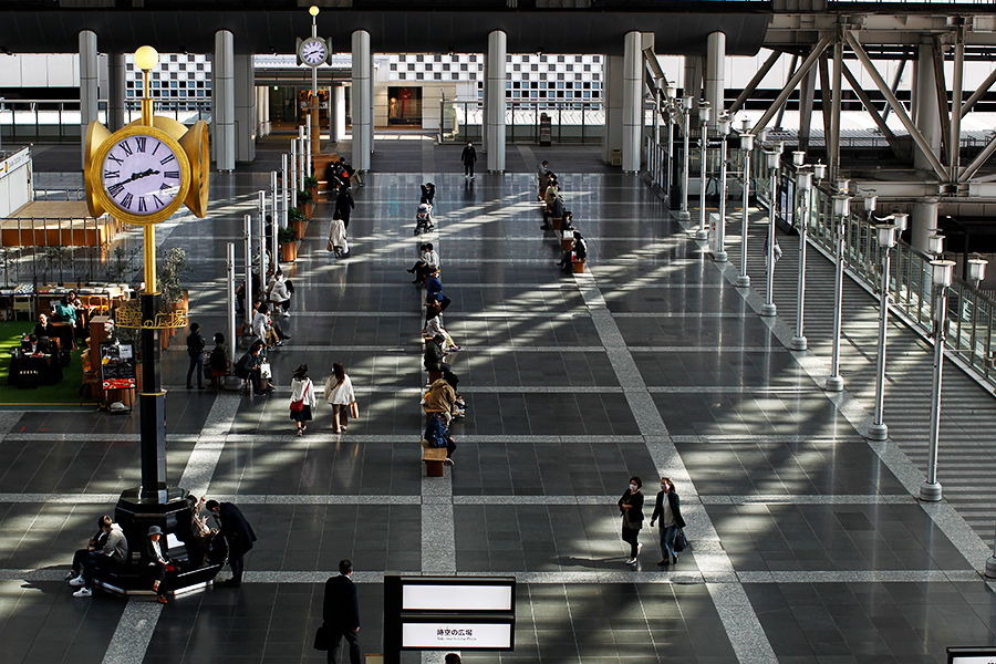 大阪駅、時空の広場。